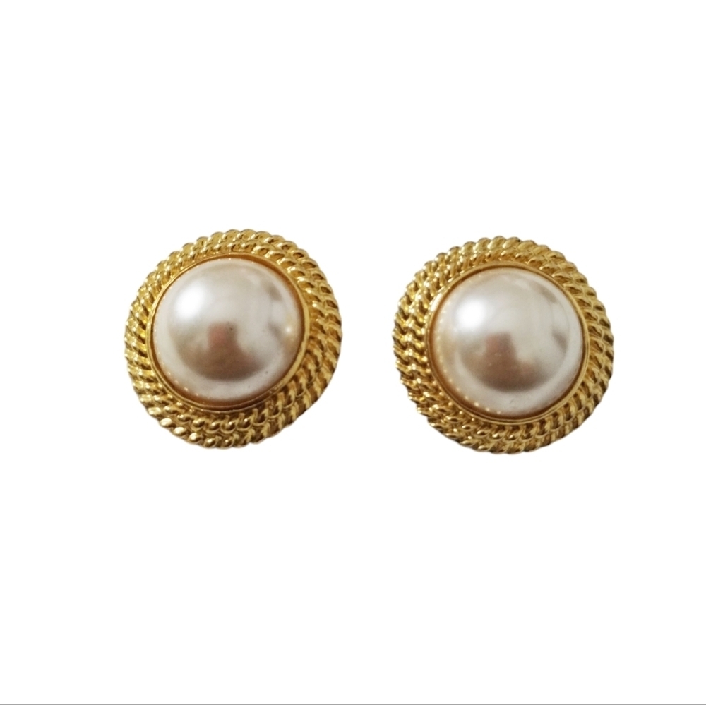 VINTAGE 1" Elegant  Classic Clip-on Gold toned Chain Earrings with‎ Faux Pearl